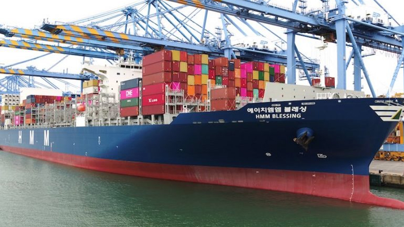 "hmm algeciras"号全长约400米,宽61米,高33.2米,最大航速22.